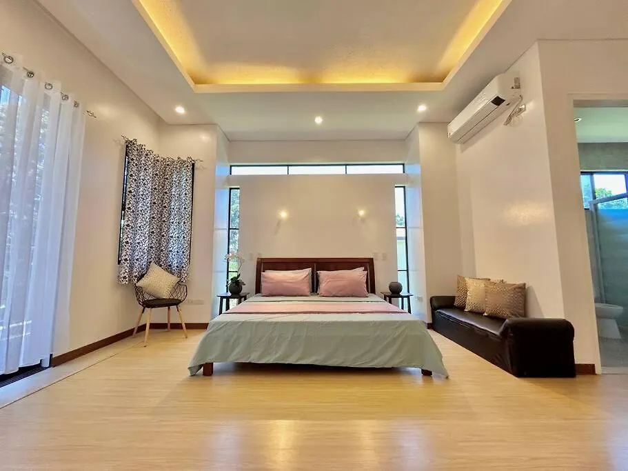 펜션 Solitary Golf Home W/ Pool Davao City