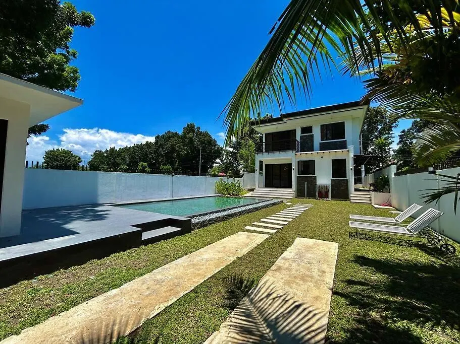 펜션 Solitary Golf Home W/ Pool Davao City 필리핀