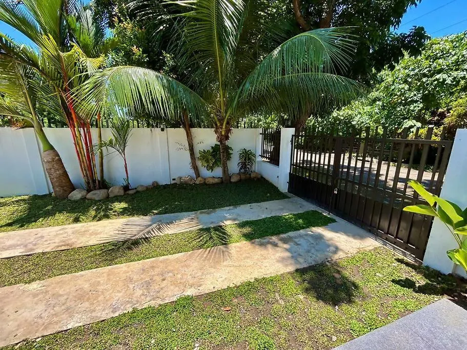 펜션 Solitary Golf Home W/ Pool Davao City