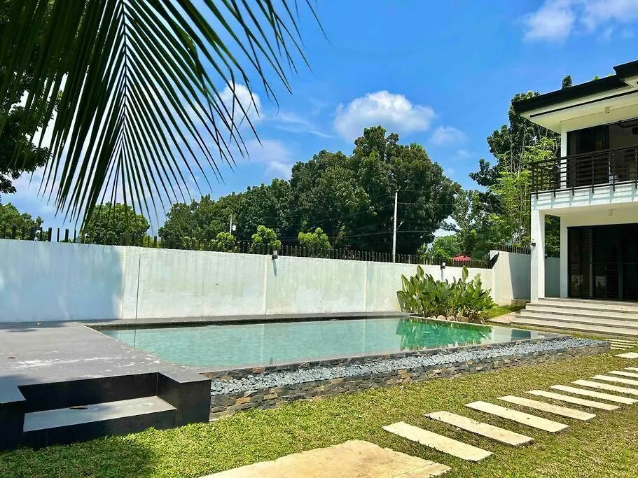 Solitary Golf Home W/ Pool Davao City 0*,