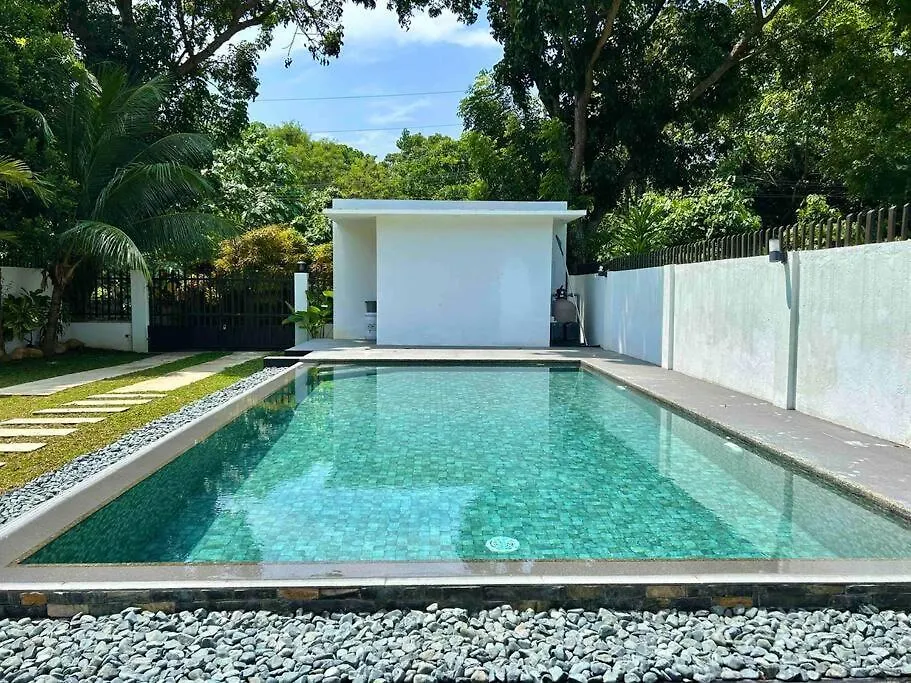 Solitary Golf Home W/ Pool Davao City