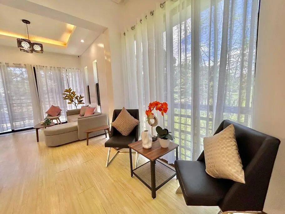 Solitary Golf Home W/ Pool Davao City