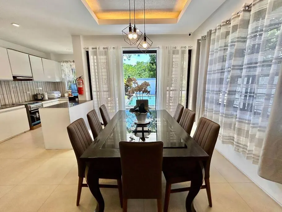 Solitary Golf Home W/ Pool Davao City
