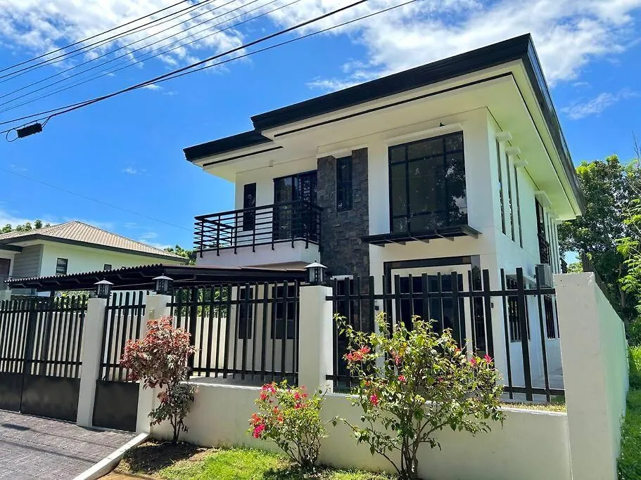 Solitary Golf Home W/ Pool Davao City 펜션