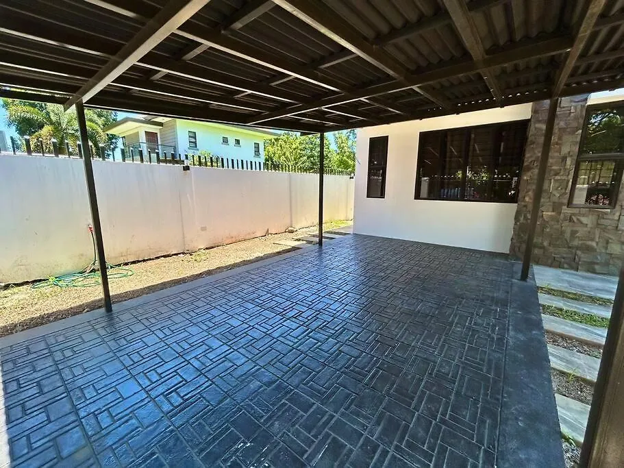 펜션 Solitary Golf Home W/ Pool Davao City